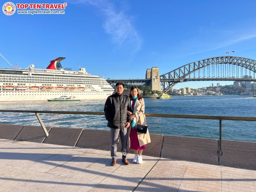 Đoàn khách nhà Top Ten Travel tham quan khám phá nước Úc